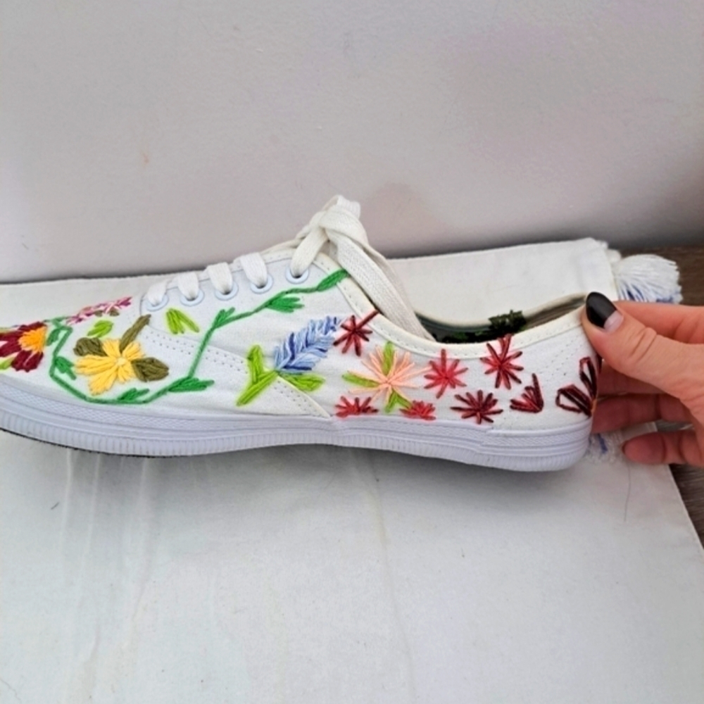 Custom hand embroidered floral canvas tennis shoe 9 - Picture 9 of 13